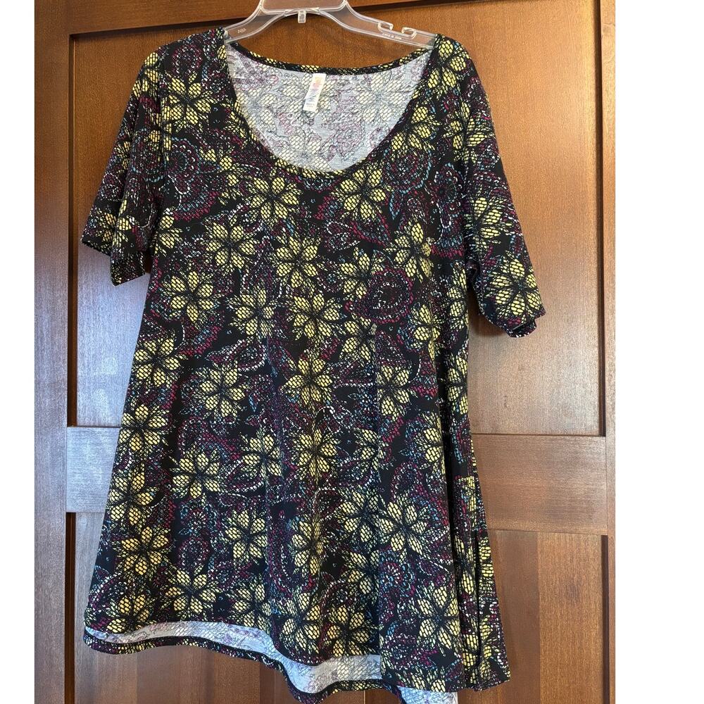 LuLaRoe Perfect Tee, Large